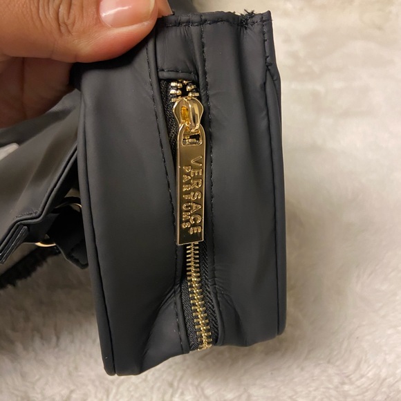 New Versace parfums vegan leather crossbody bag - Picture 9 of 9
